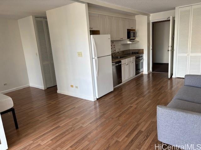 Kapiolani Manor condo # 909, Honolulu, Hawaii - photo 5 of 9