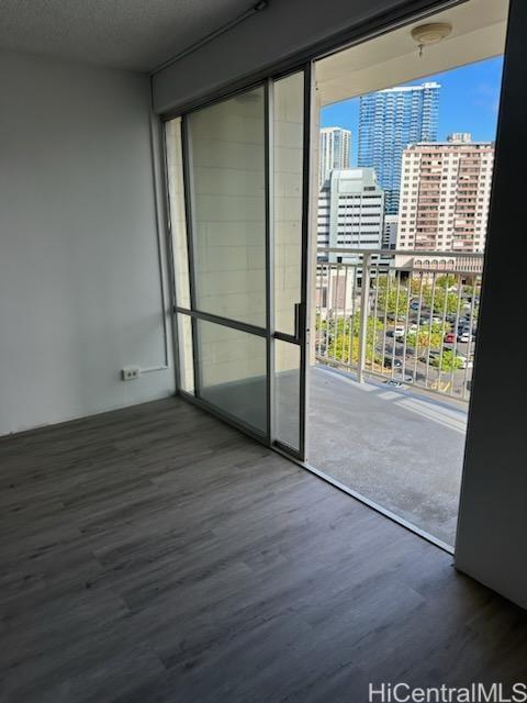 Kapiolani Manor condo # 915, Honolulu, Hawaii - photo 6 of 15