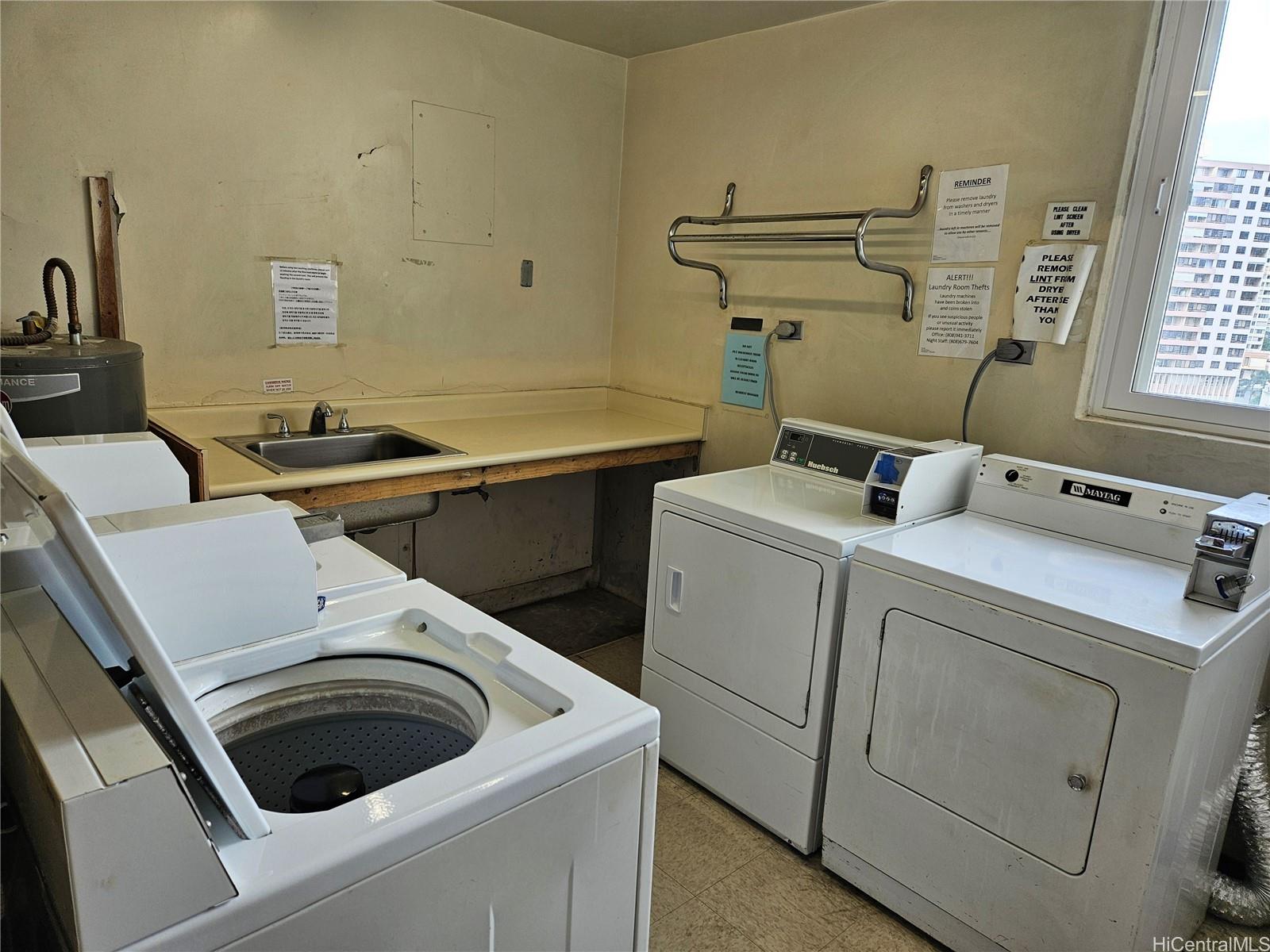 Kapiolani Manor condo # 915, Honolulu, Hawaii - photo 10 of 15