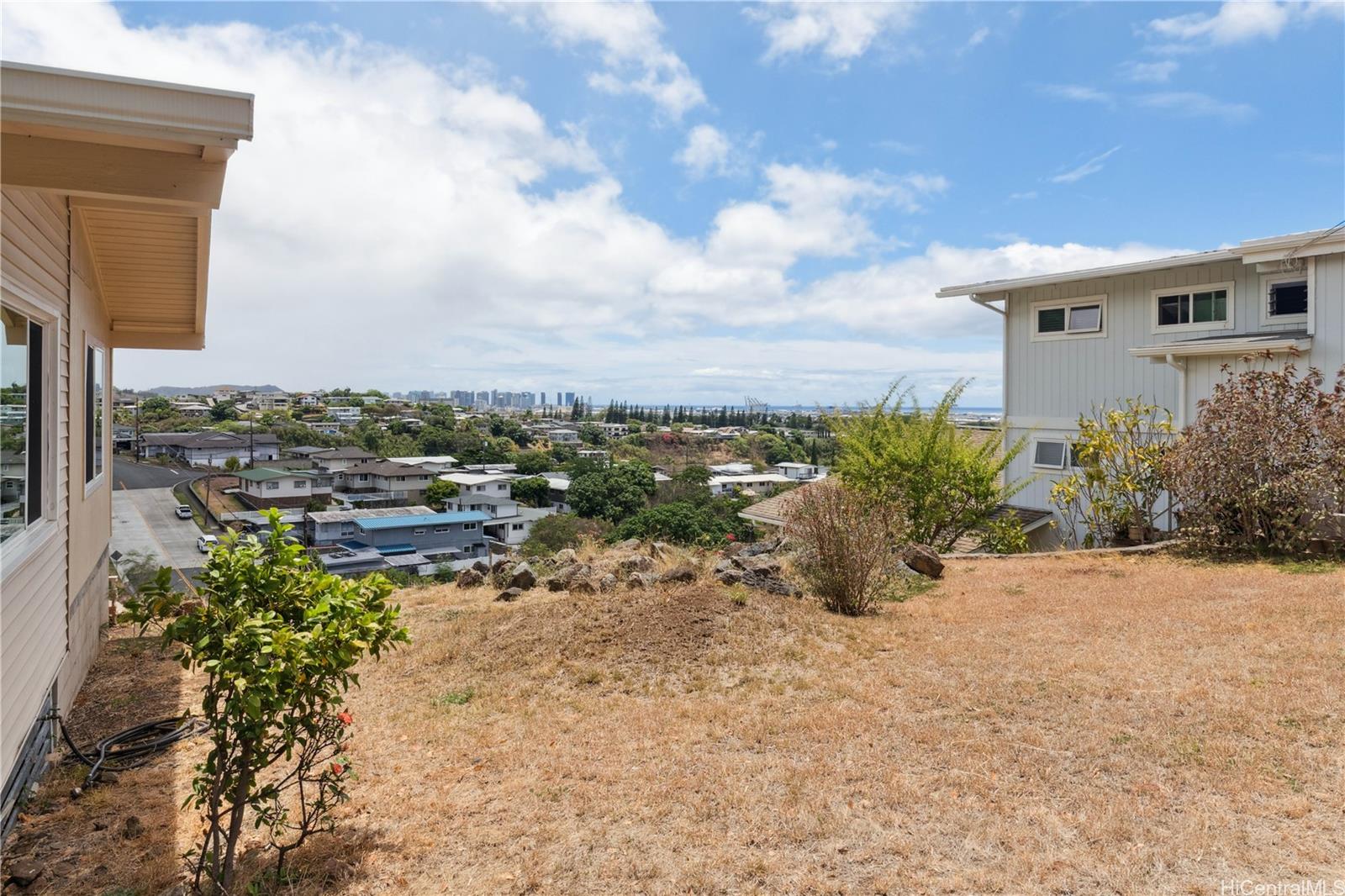 1661  Hakuaina Place Moanalua Gardens, Honolulu home - photo 15 of 25