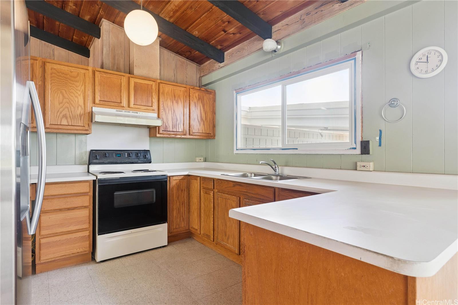 1661  Hakuaina Place Moanalua Gardens, Honolulu home - photo 17 of 25