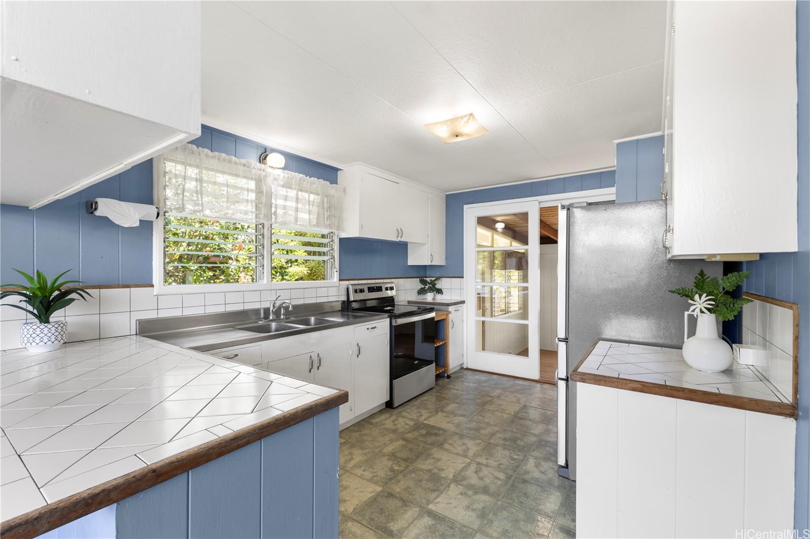 1666 A  Walea Street Wahiawa Heights, Central home - photo 9 of 24