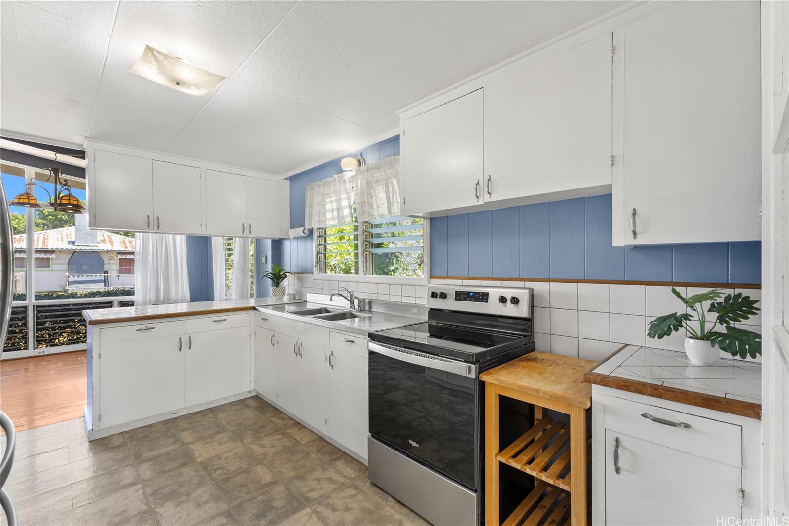 1666 A  Walea Street Wahiawa Heights, Central home - photo 10 of 24