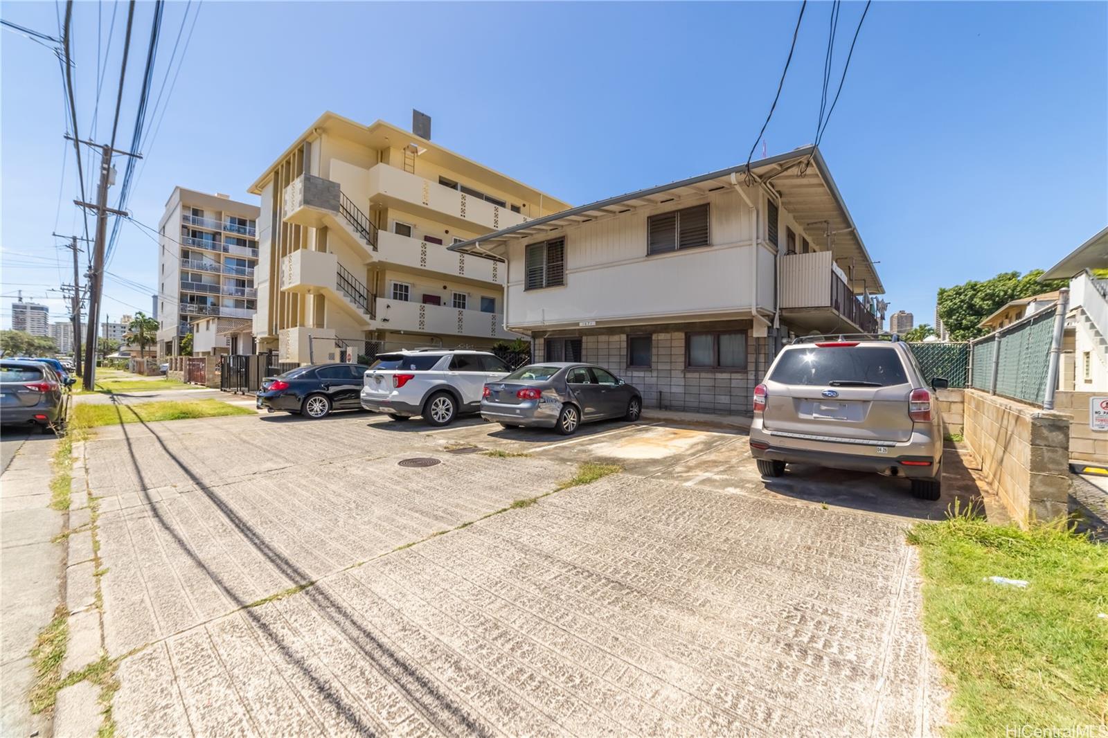 1671 Citron Street Honolulu - Multi-family - photo 2 of 25