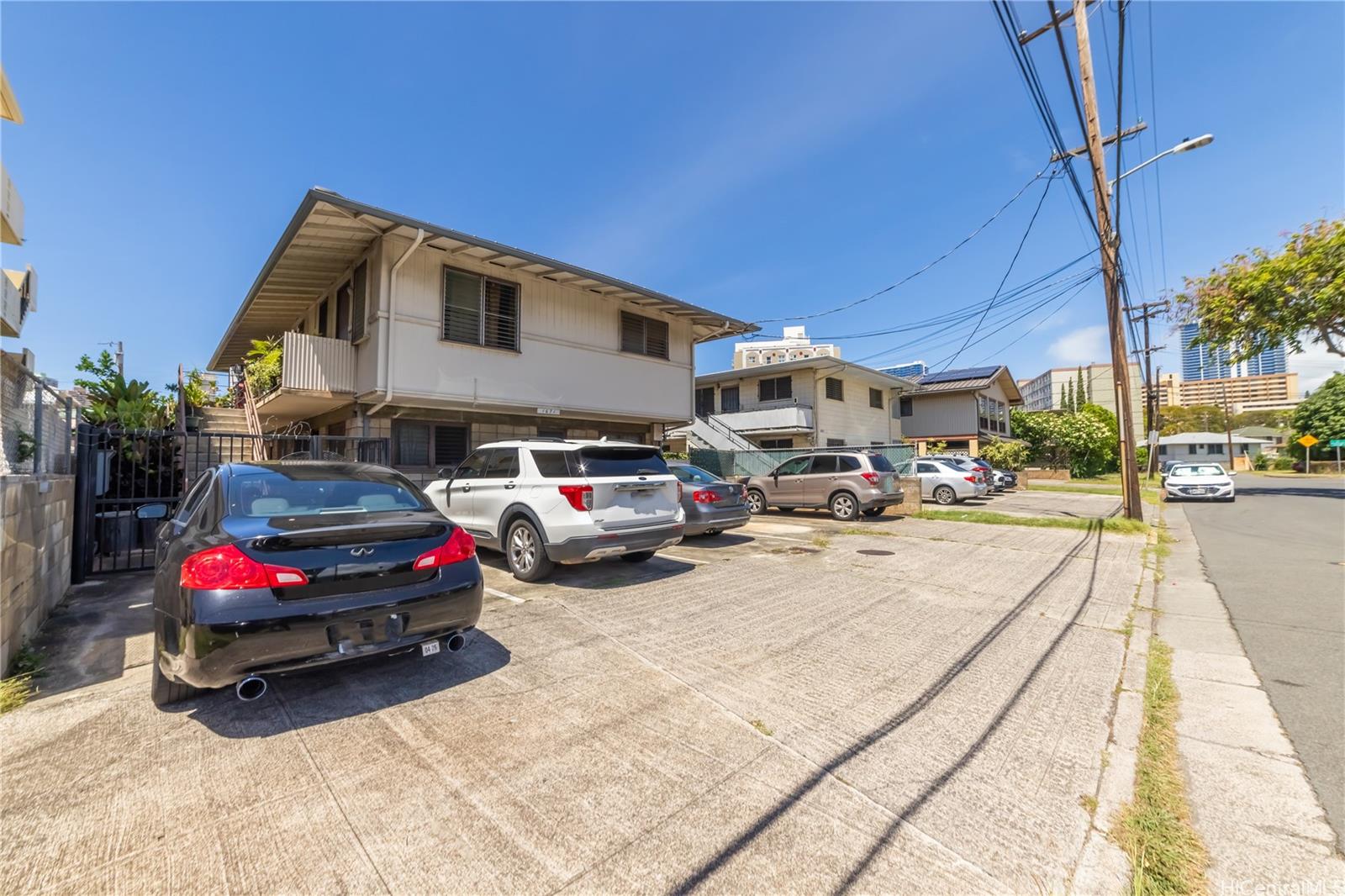 1671 Citron Street Honolulu - Multi-family - photo 3 of 25