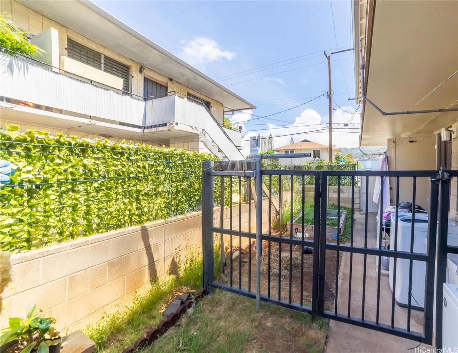 1671 Citron Street Honolulu - Multi-family - photo 8 of 25