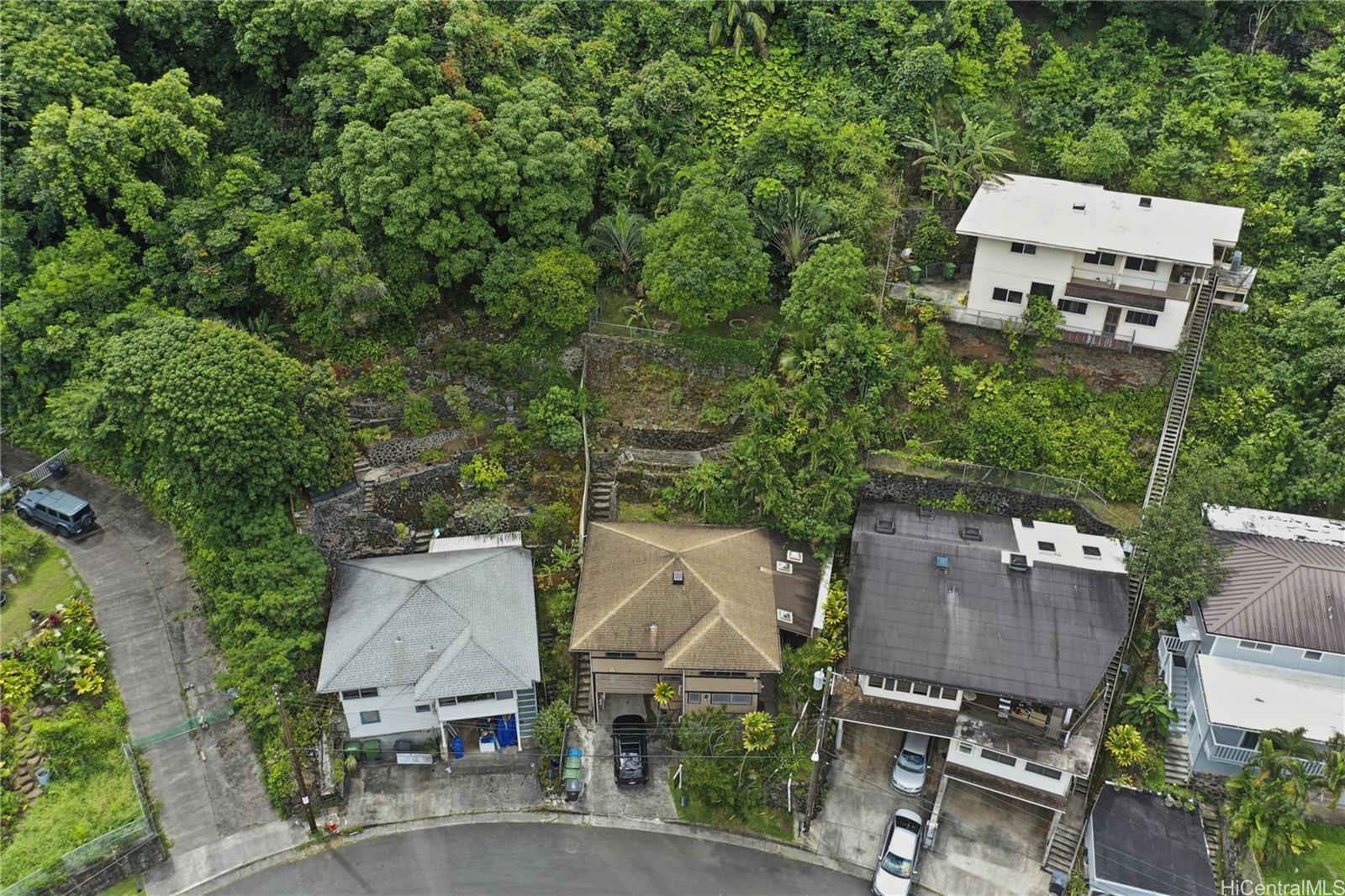 1671  Mahani Loop Kalihi Valley, Honolulu home - photo 19 of 24