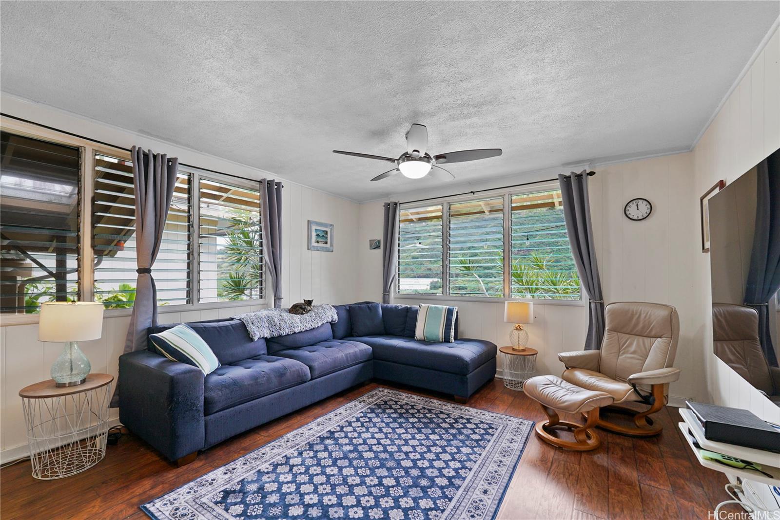 1671  Mahani Loop Kalihi Valley, Honolulu home - photo 3 of 24