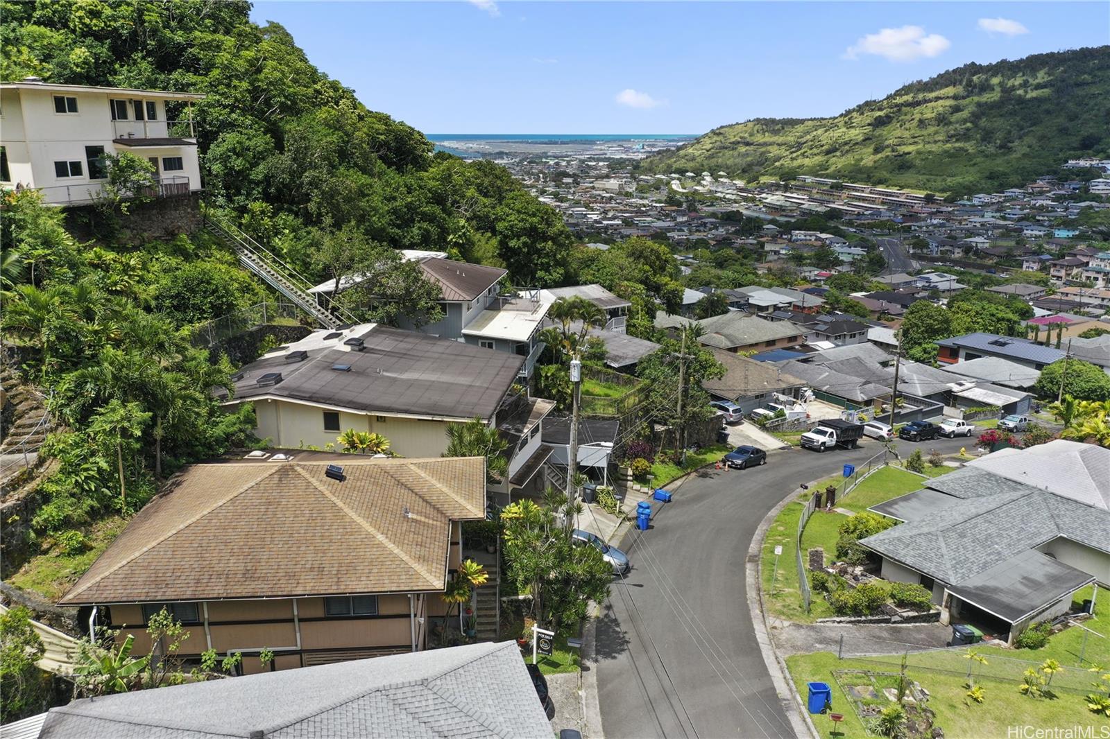 1671  Mahani Loop Kalihi Valley, Honolulu home - photo 22 of 24