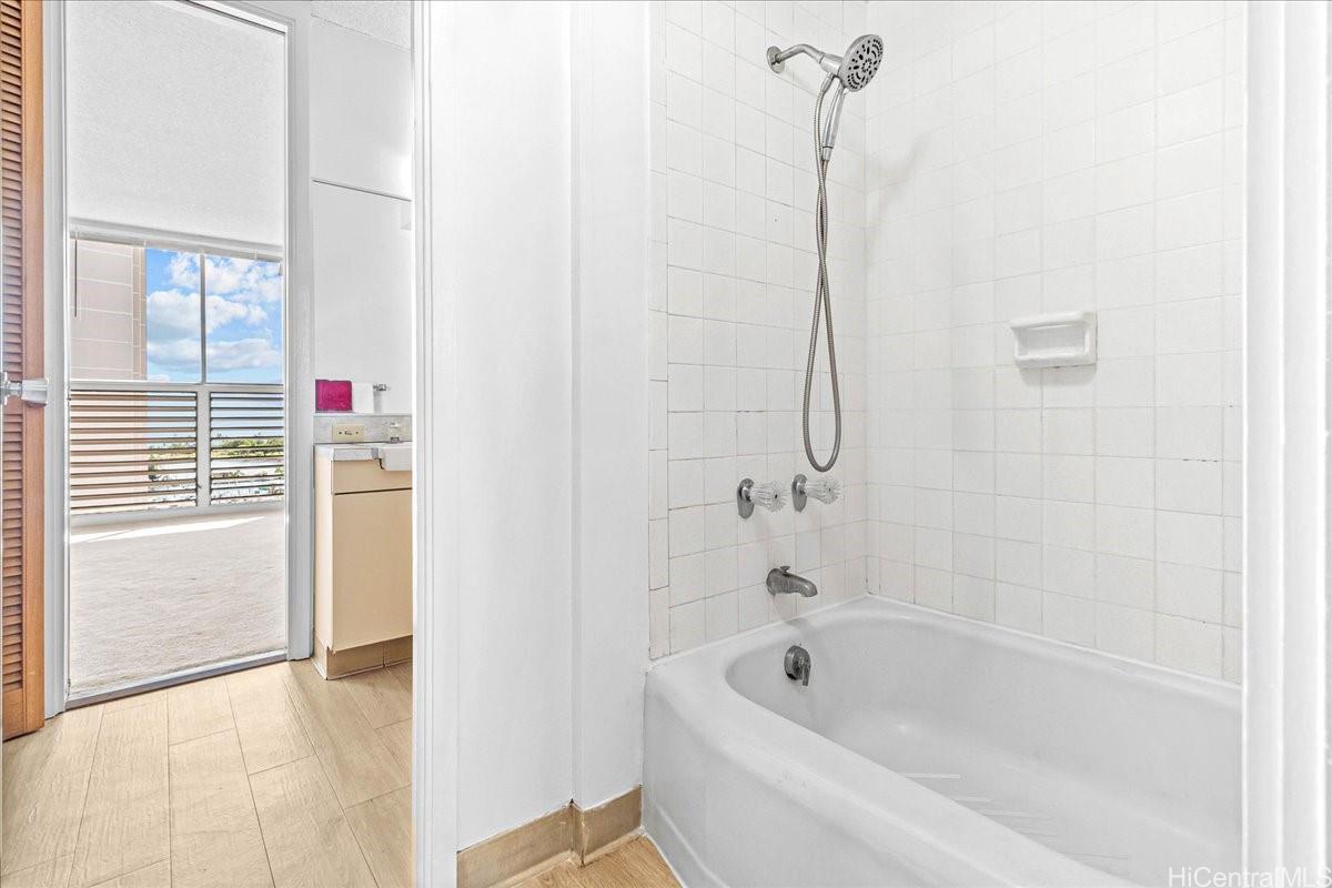 Harbor View Plaza condo # 1303, Honolulu, Hawaii - photo 18 of 25