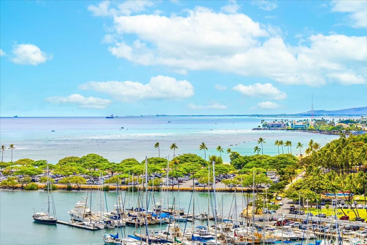 Harbor View Plaza condo # 1303, Honolulu, Hawaii - photo 3 of 25