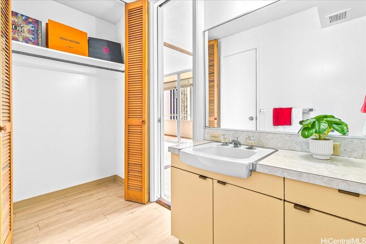 Harbor View Plaza condo # 1303, Honolulu, Hawaii - photo 17 of 25