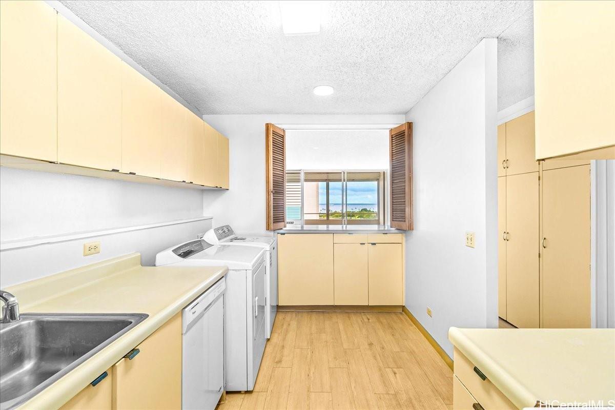 Harbor View Plaza condo # 1303, Honolulu, Hawaii - photo 14 of 25
