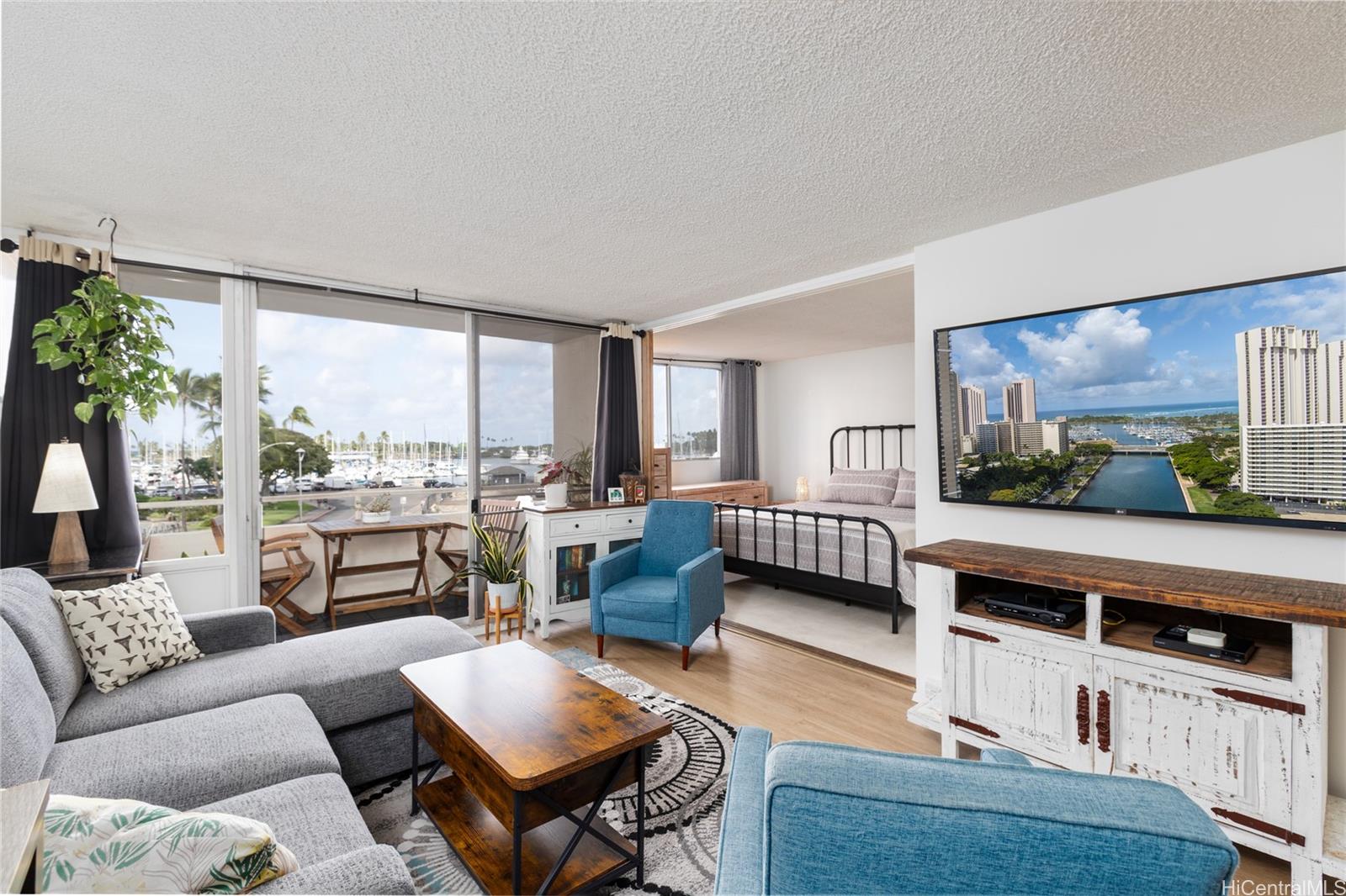 Harbor View Plaza condo # 205, Honolulu, Hawaii - photo 4 of 24