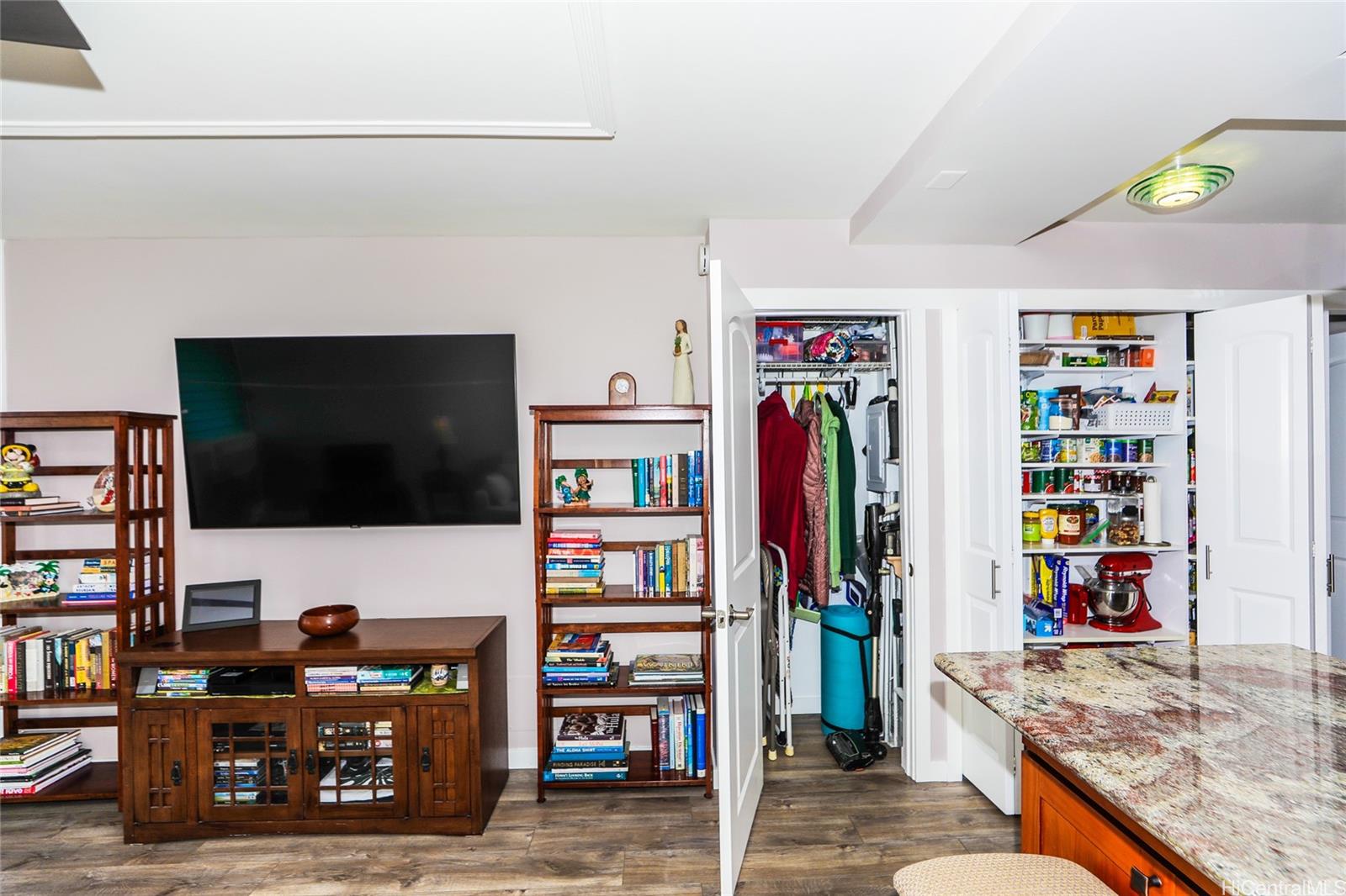 Harbor View Plaza condo # 505, Honolulu, Hawaii - photo 8 of 25