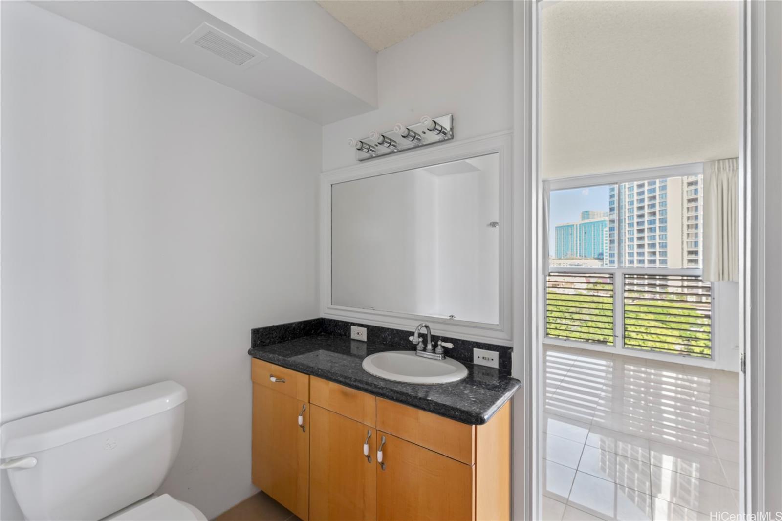 Harbor View Plaza condo # 710, Honolulu, Hawaii - photo 19 of 25