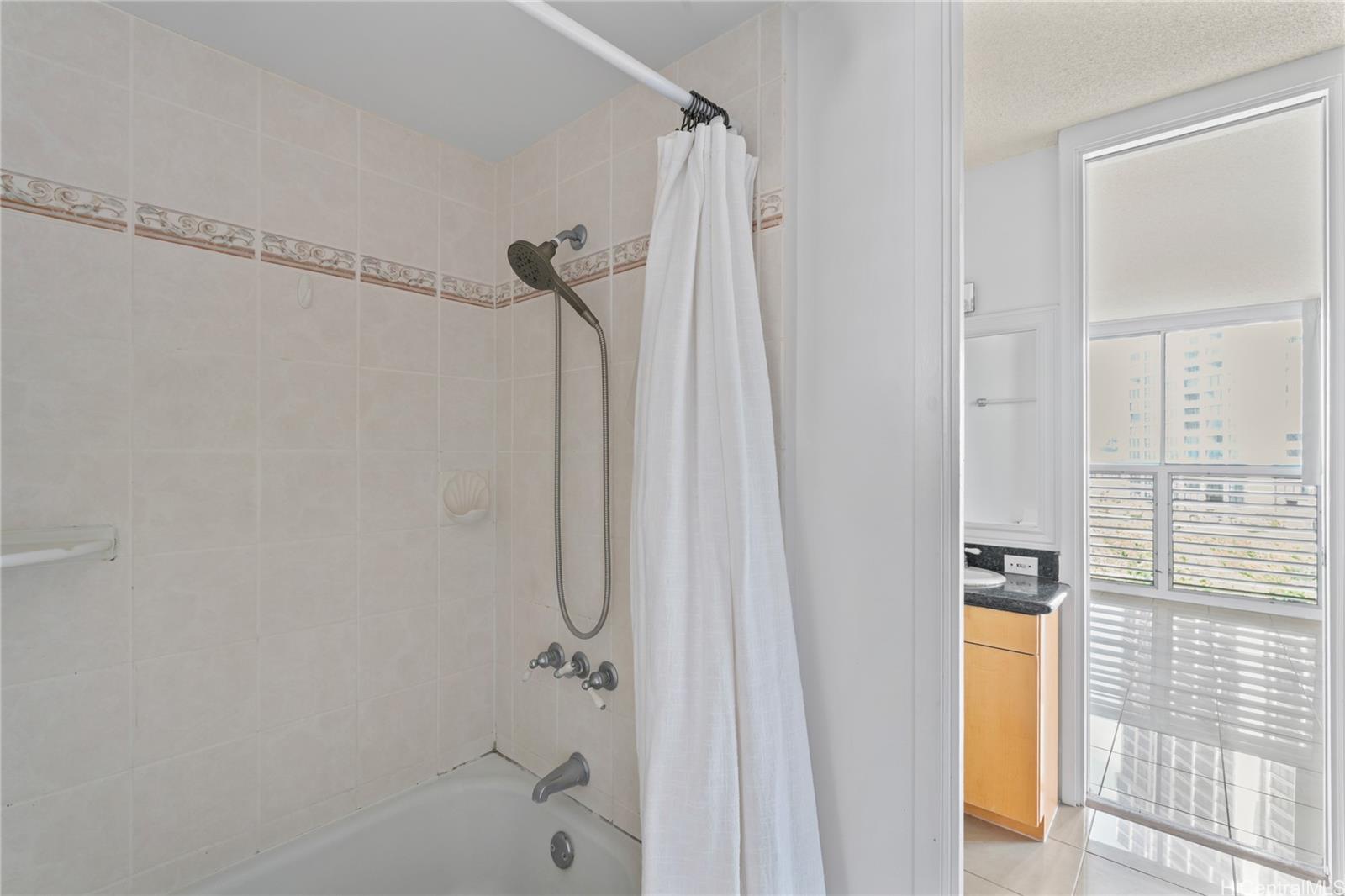 Harbor View Plaza condo # 710, Honolulu, Hawaii - photo 20 of 25