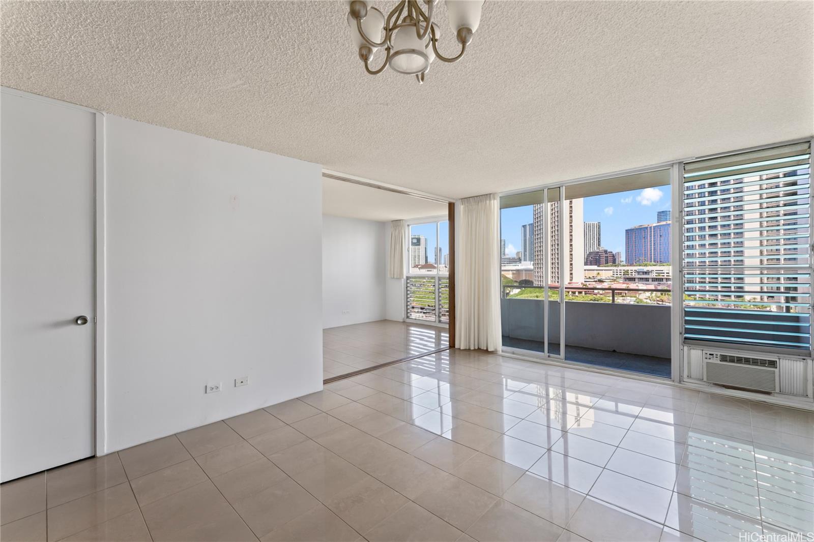 Harbor View Plaza condo # 710, Honolulu, Hawaii - photo 3 of 25