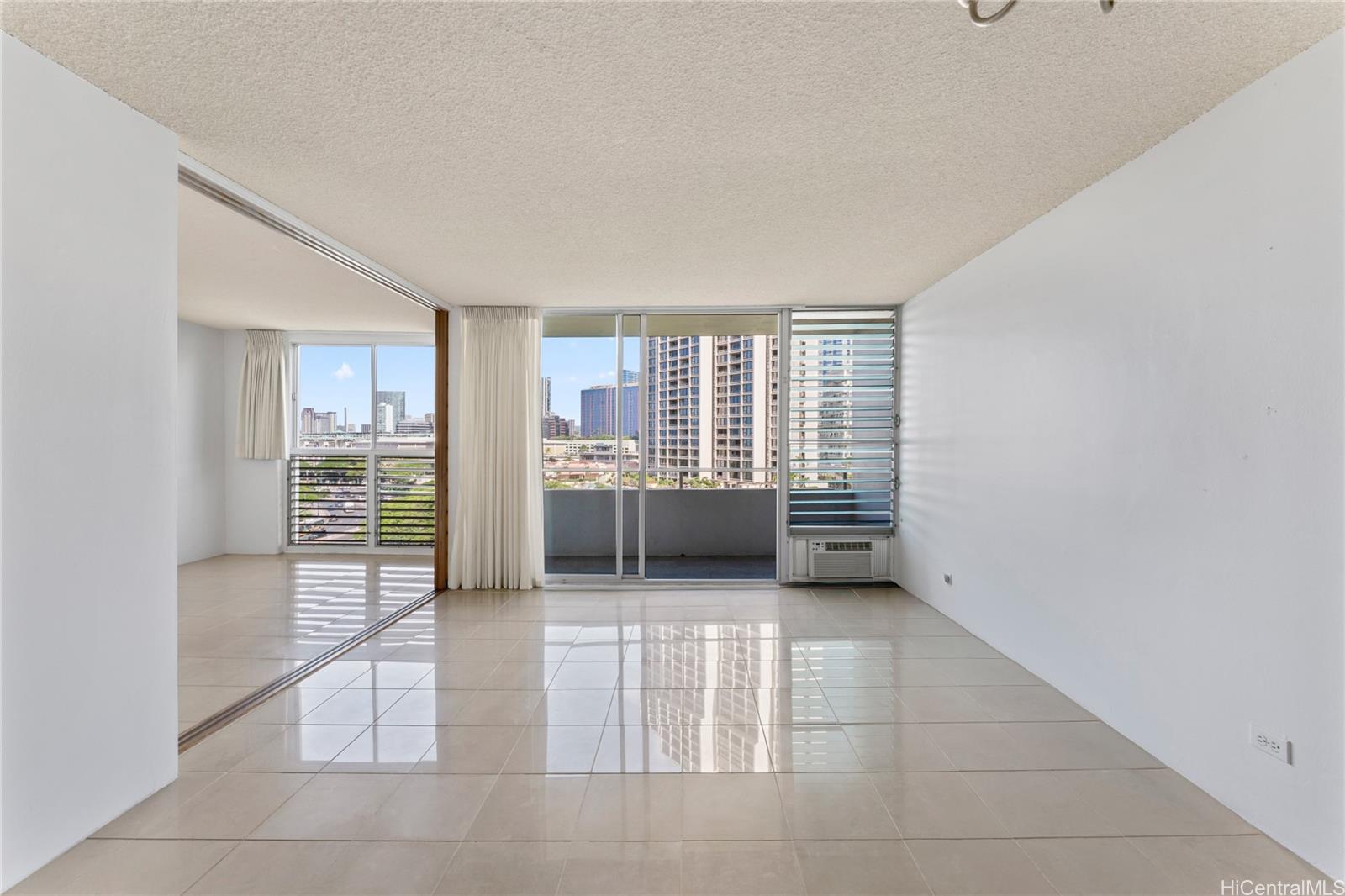 Harbor View Plaza condo # 710, Honolulu, Hawaii - photo 4 of 25