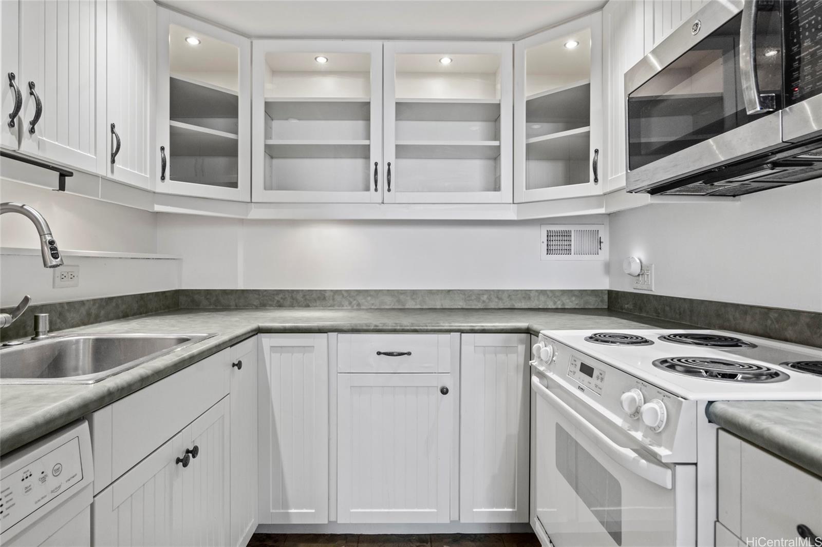 1676 Ala Moana Blvd Honolulu - Rental - photo 10 of 21