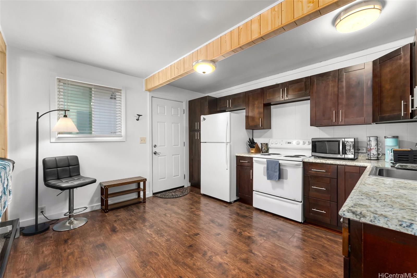 1681  Mahani Loop Kalihi Valley, Honolulu home - photo 6 of 25