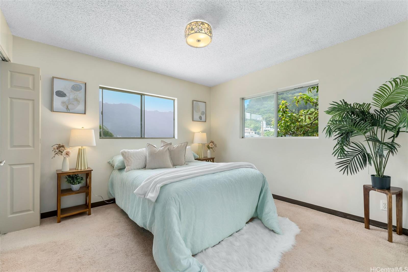 1681  Mahani Loop Kalihi Valley, Honolulu home - photo 8 of 25