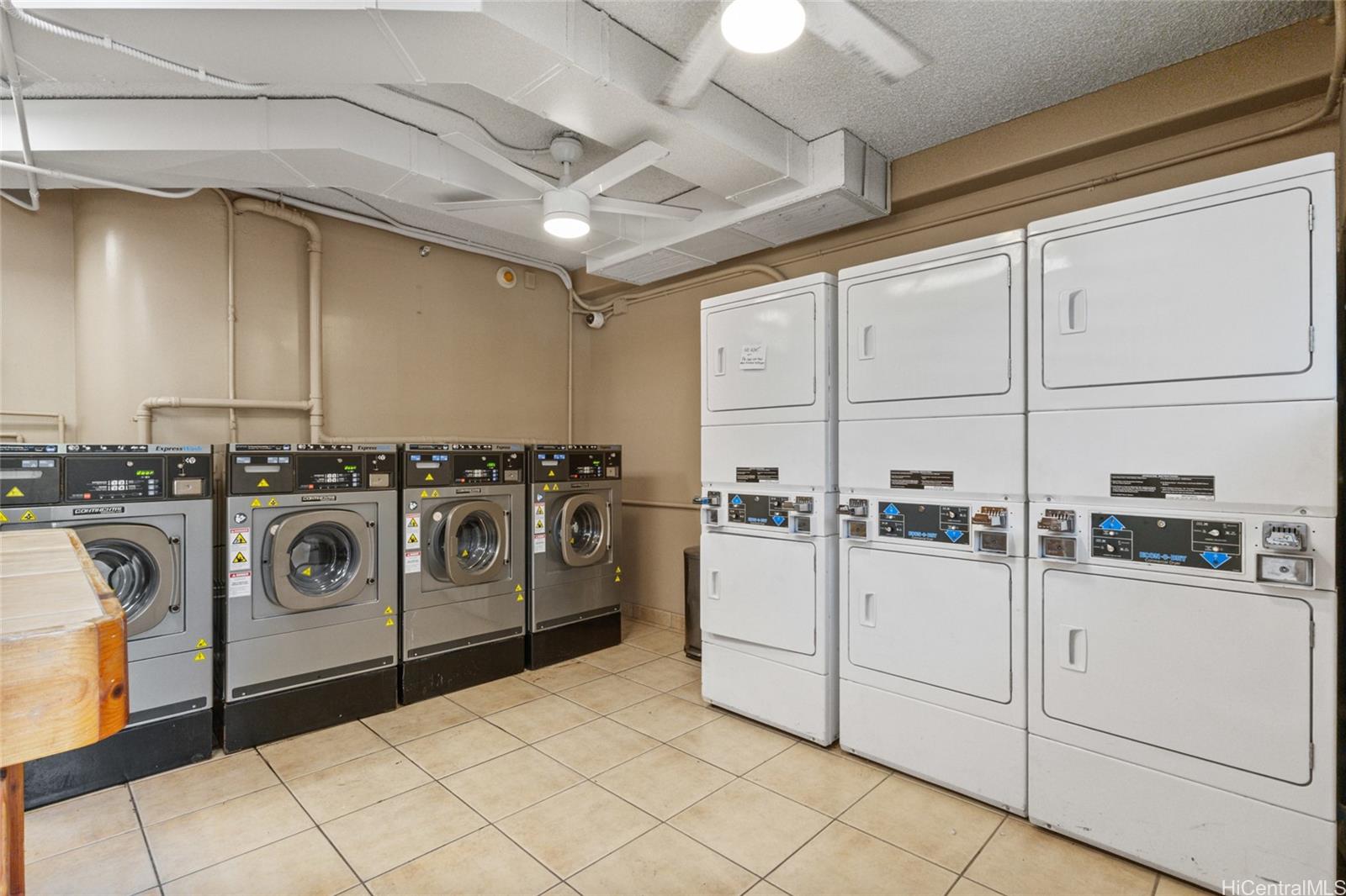 Ala Wai Terrace condo # 251, Honolulu, Hawaii - photo 23 of 25