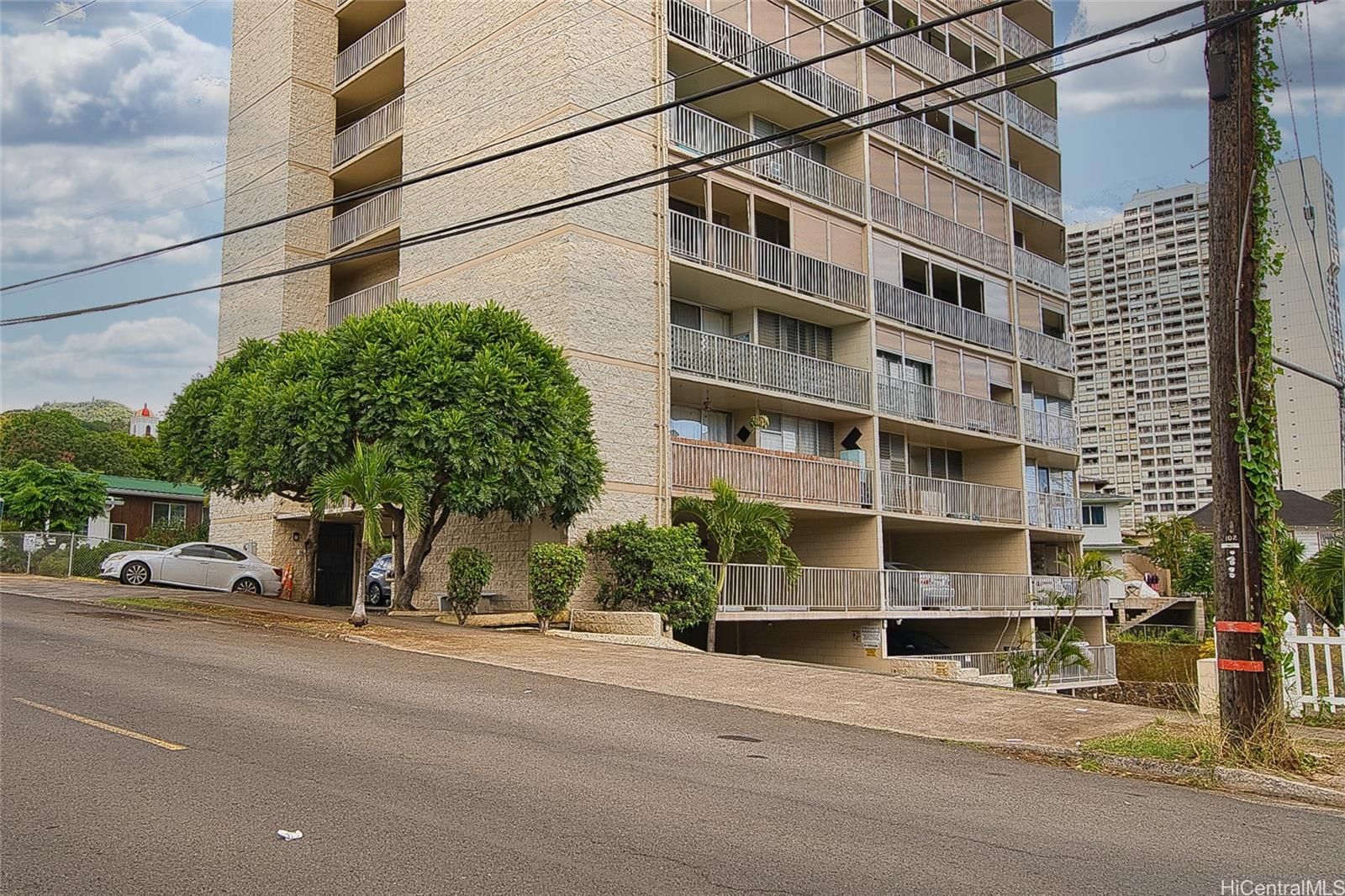 Rose Terrace condo # 1004, Honolulu, Hawaii - photo 2 of 20