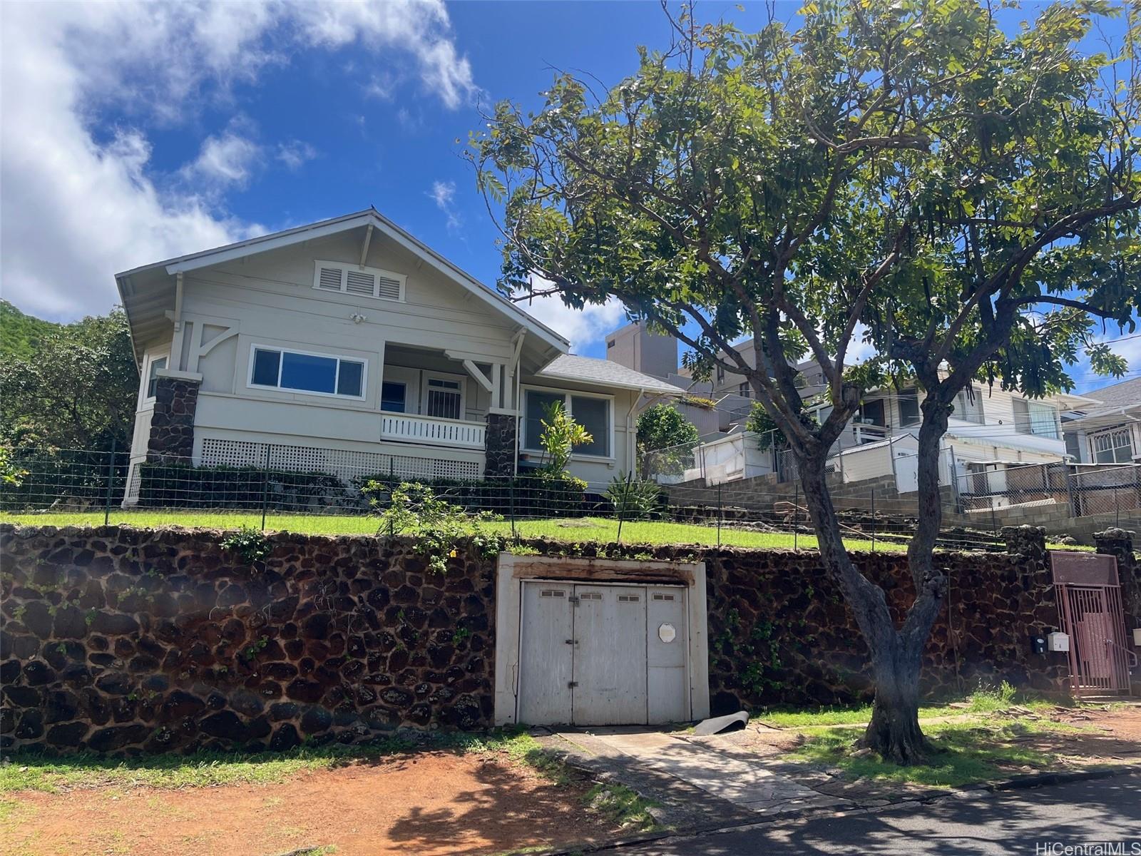 1691 Kamamalu Ave Honolulu - Rental - photo 2 of 23