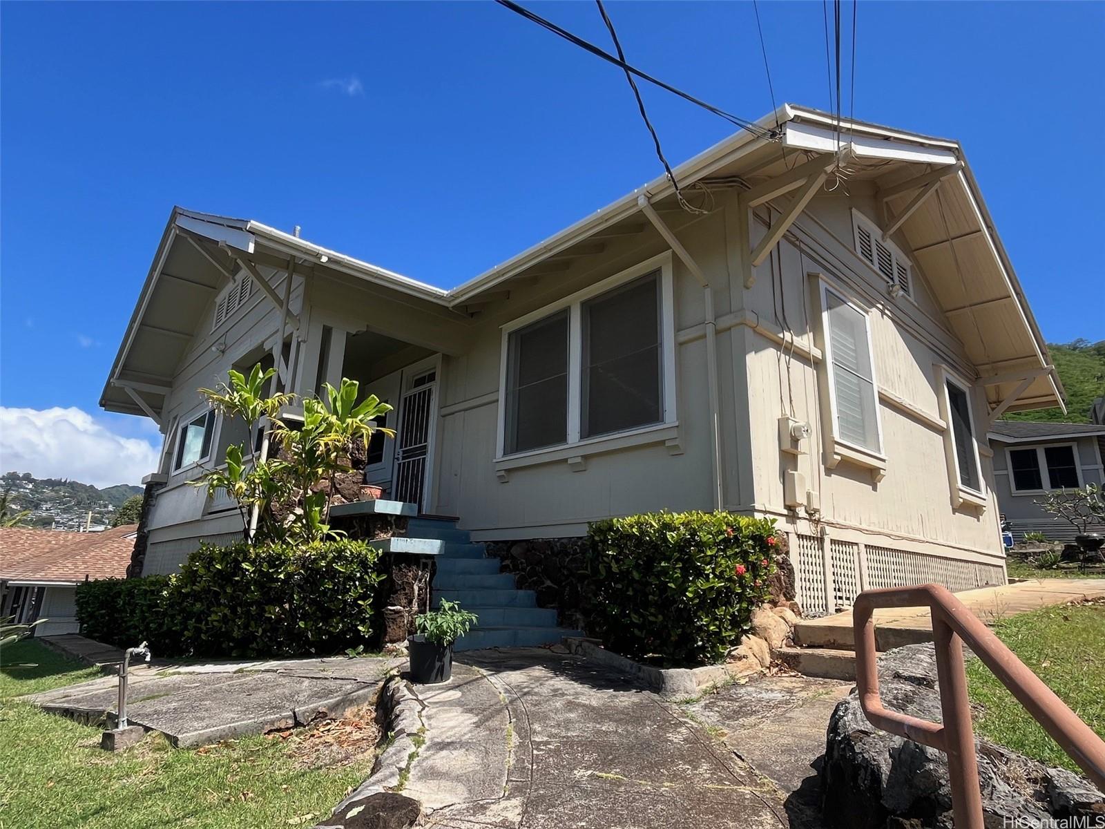 1691 Kamamalu Ave Honolulu - Rental - photo 3 of 23