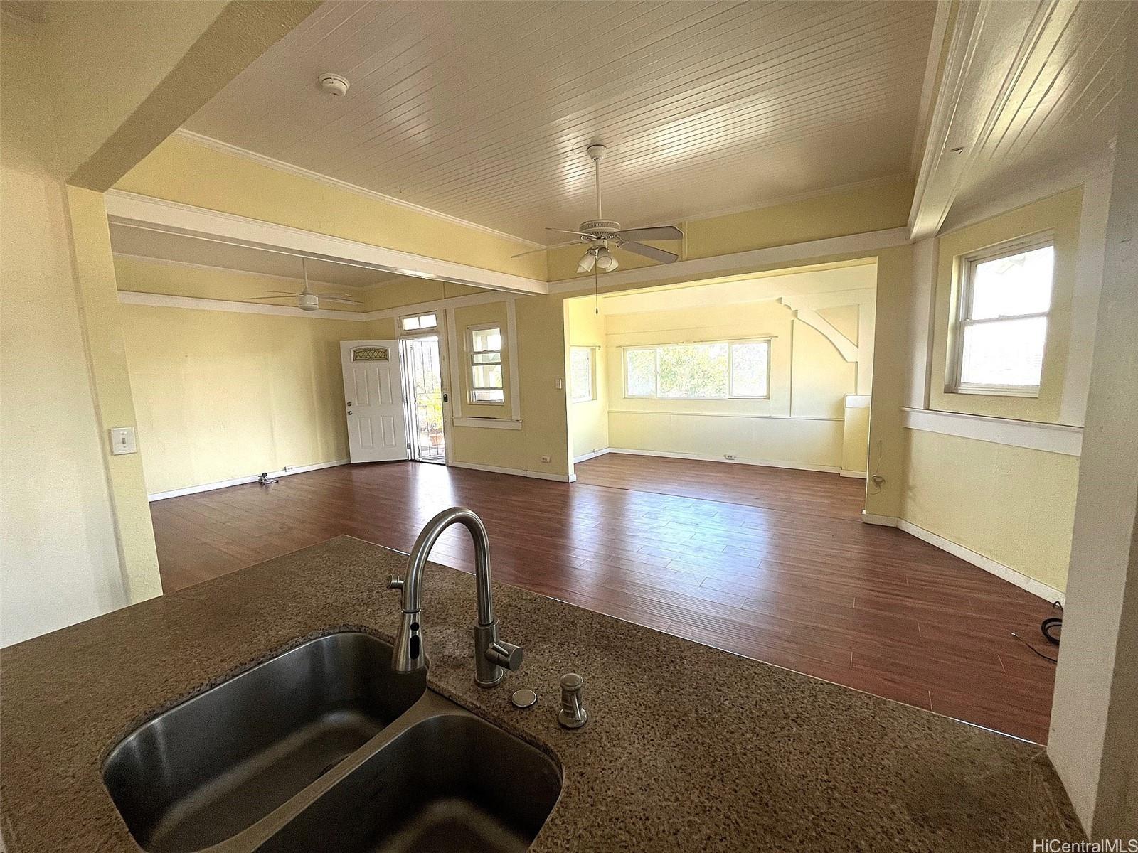 1691 Kamamalu Ave Honolulu - Rental - photo 4 of 23