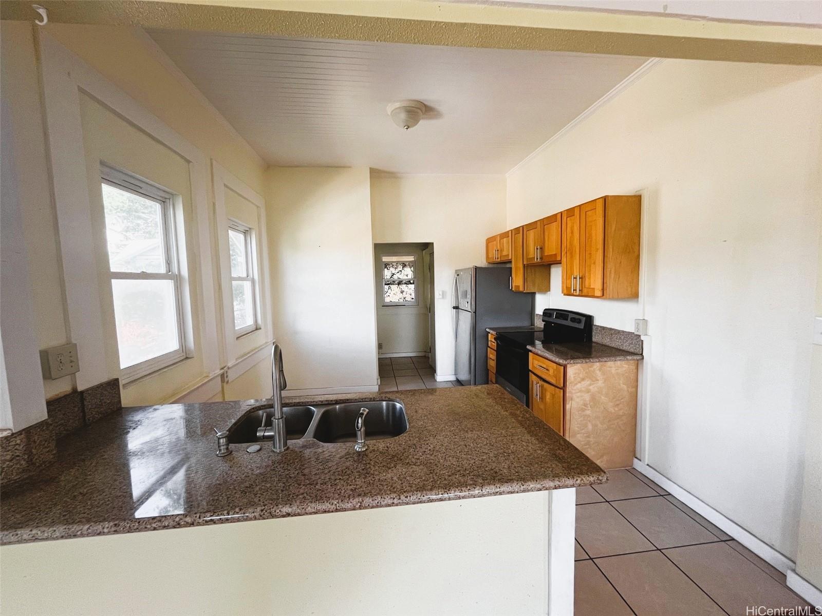 1691 Kamamalu Ave Honolulu - Rental - photo 10 of 23