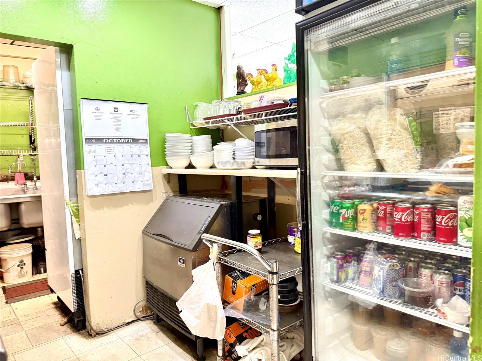 1694 Kalakaua Ave Pawaa  - photo 9 of 14