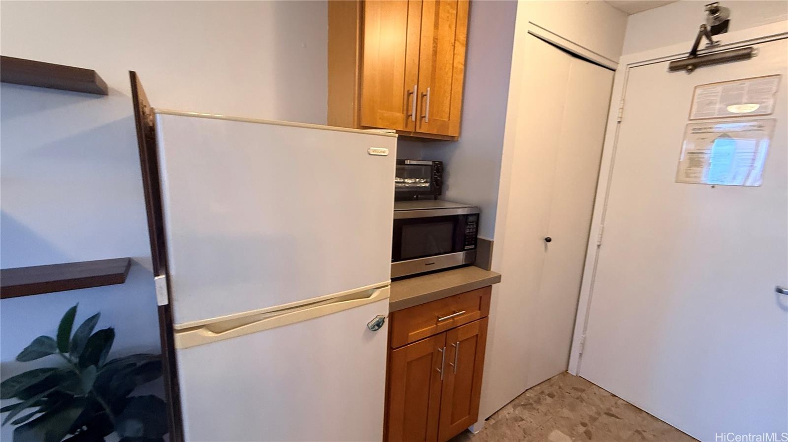 1700 Ala Moana Blvd Honolulu - Rental - photo 3 of 8