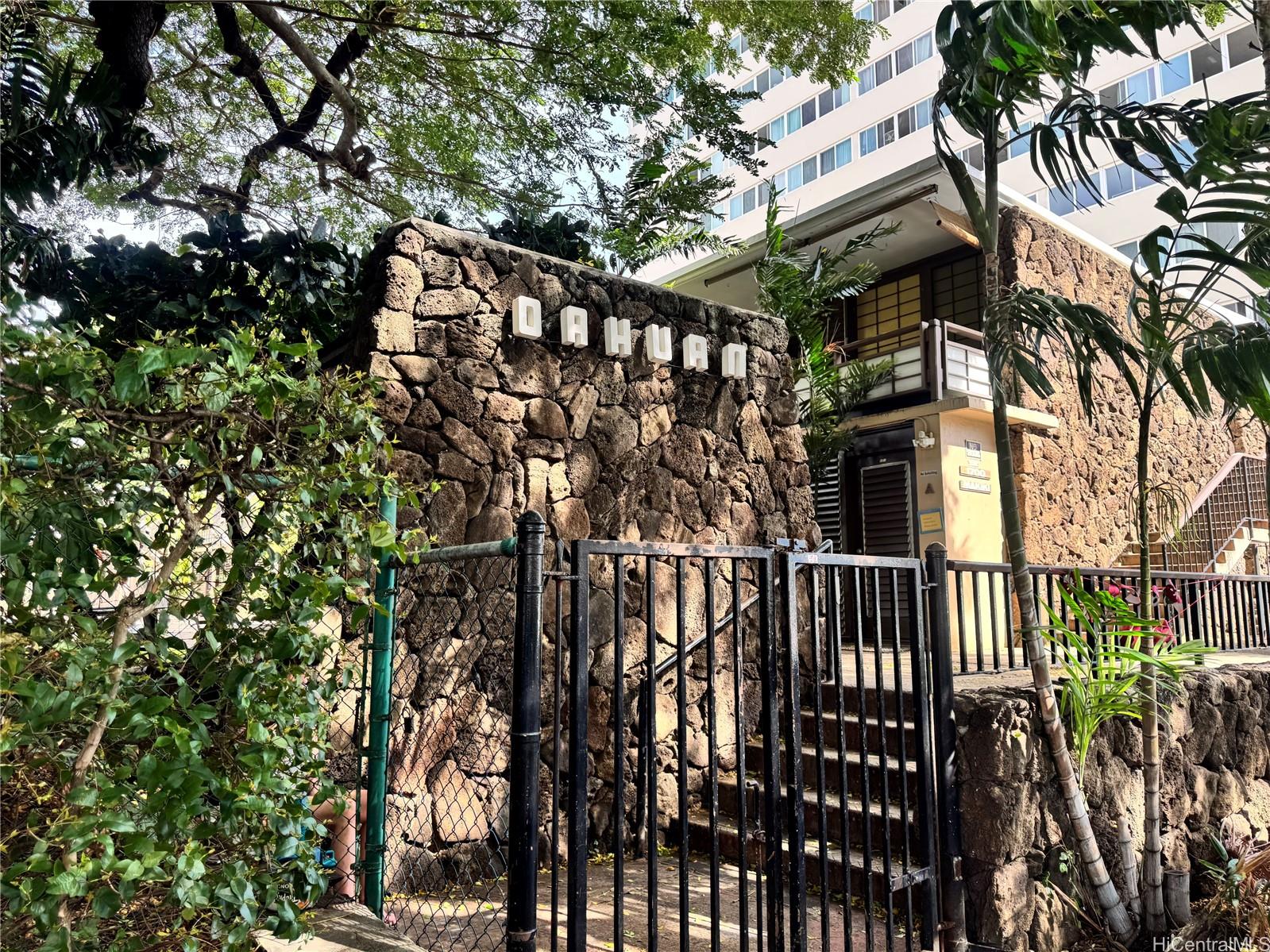 Oahuan Ltd condo # 104, Honolulu, Hawaii - photo 17 of 23