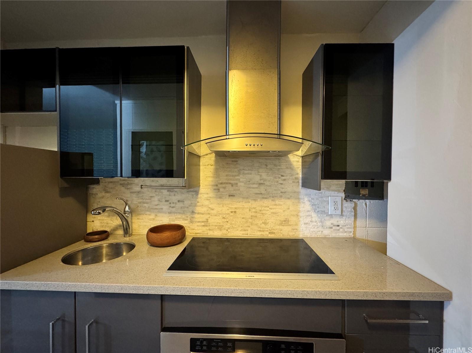 Oahuan Ltd condo # 104, Honolulu, Hawaii - photo 8 of 23