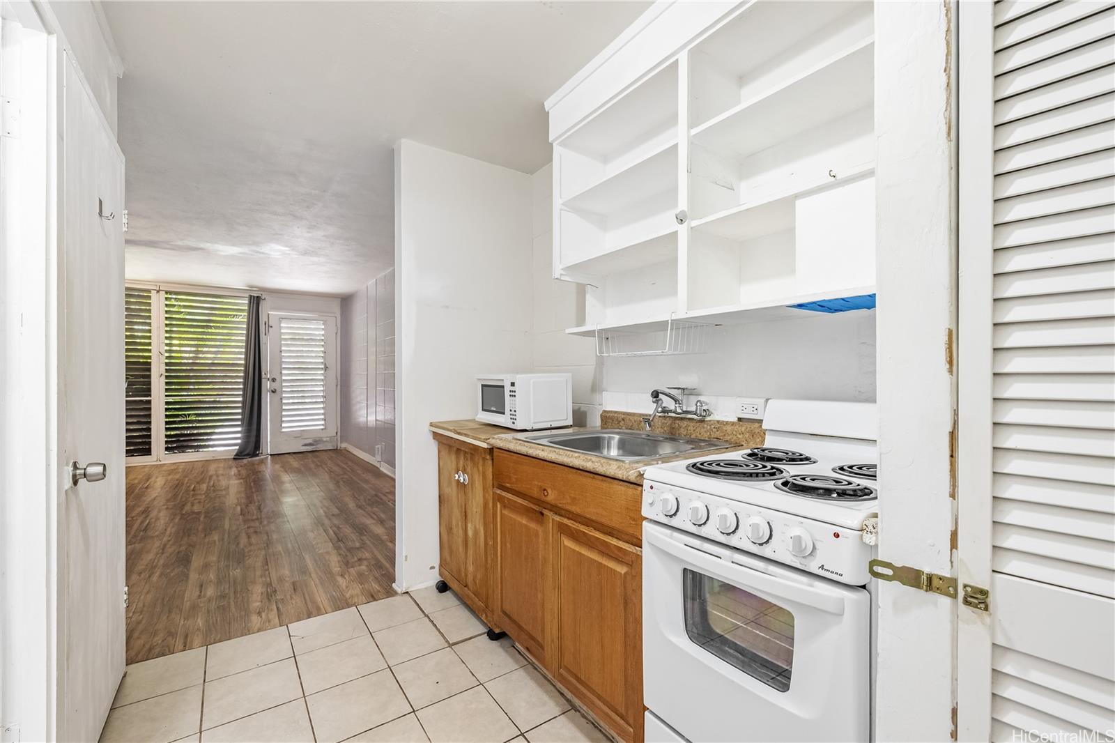 Oahuan Ltd condo # 112, Honolulu, Hawaii - photo 10 of 25