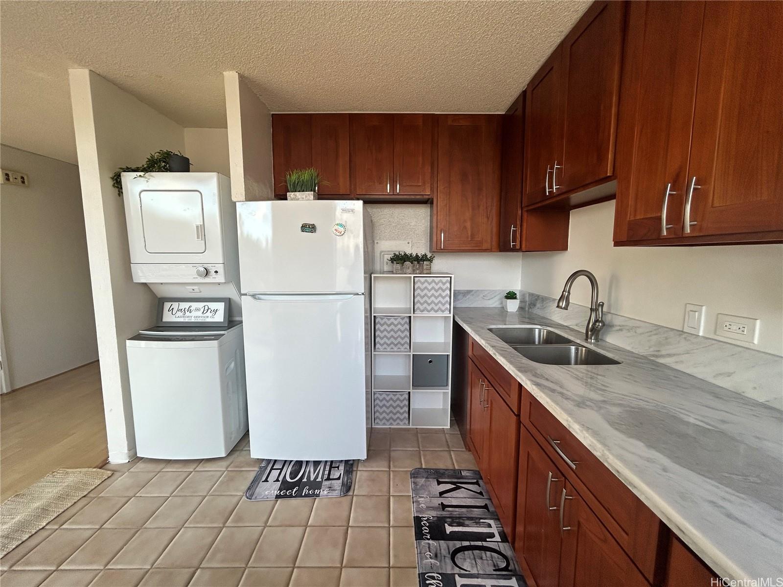 Hale O Kalani Towers condo # 204, Honolulu, Hawaii - photo 2 of 10