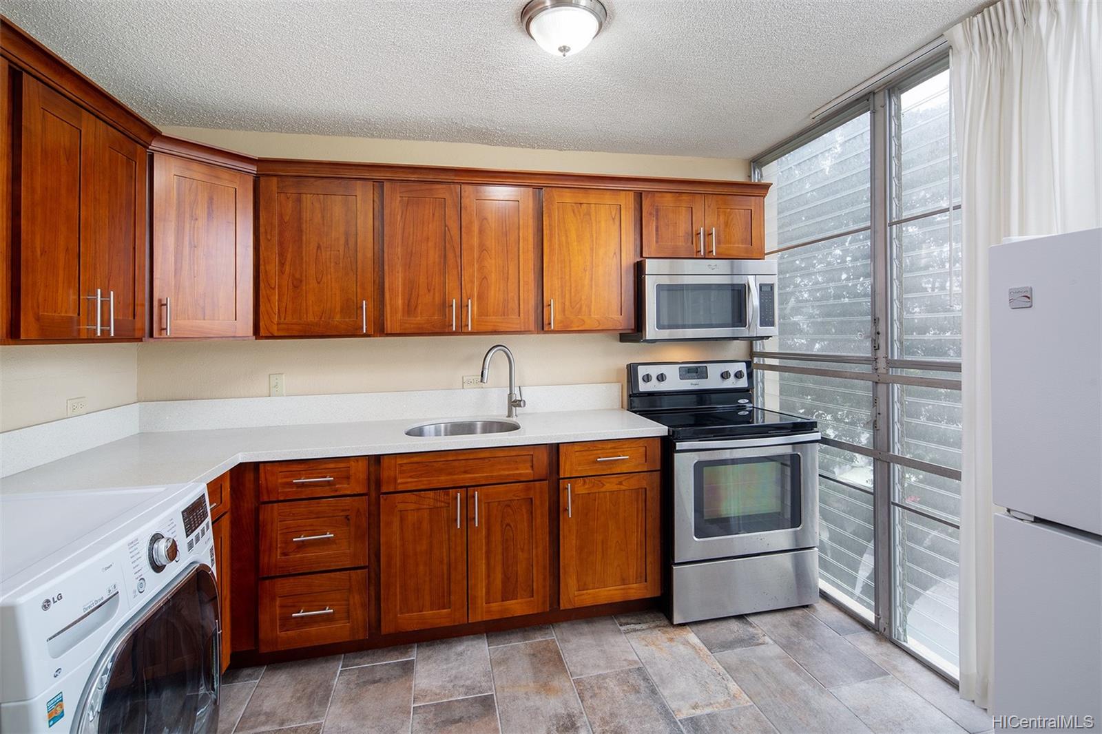 Hale O Kalani Towers 406, 1702 Kewalo Street, Honolulu Makiki Area