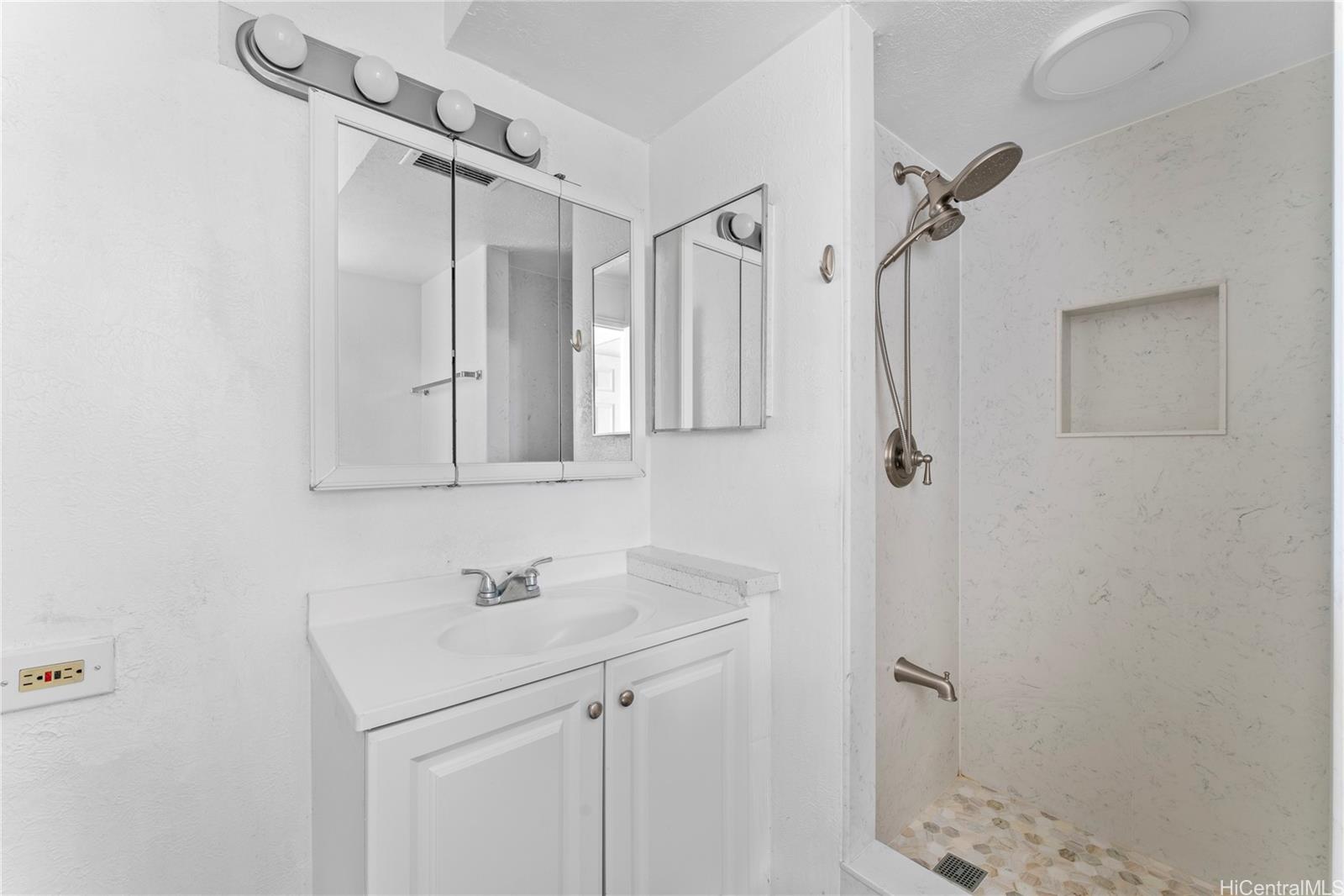 Hale O Kalani Towers condo # 508, Honolulu, Hawaii - photo 11 of 20