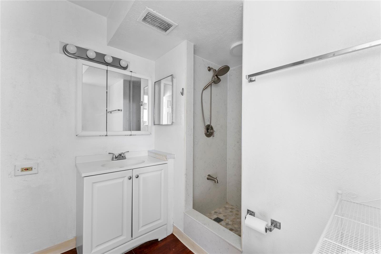 Hale O Kalani Towers condo # 508, Honolulu, Hawaii - photo 10 of 20