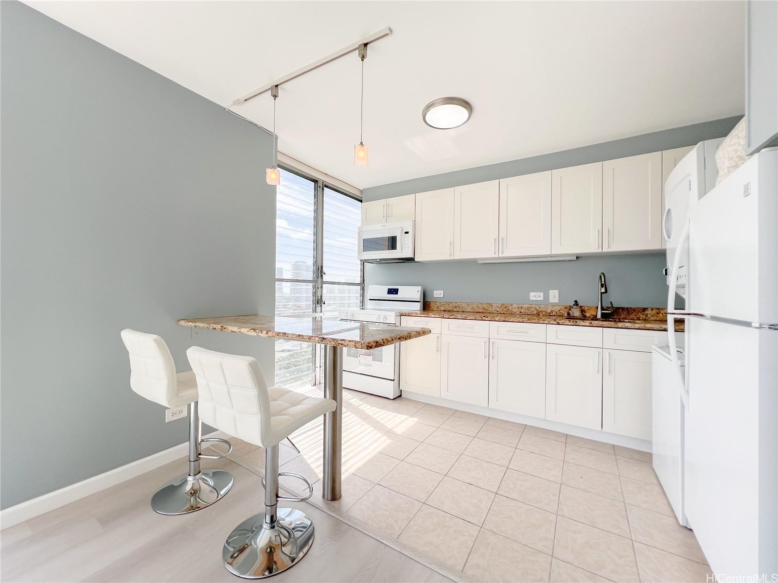 1702 Kewalo St Honolulu - Rental - photo 5 of 21