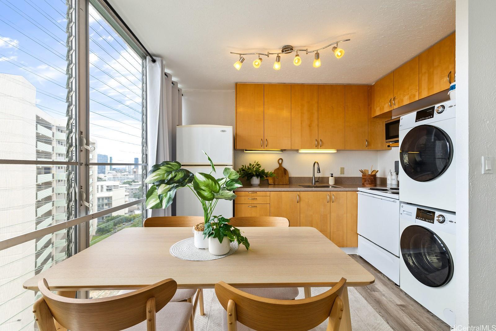 Hale O Kalani Towers condo # 801, Honolulu, Hawaii - photo 7 of 13