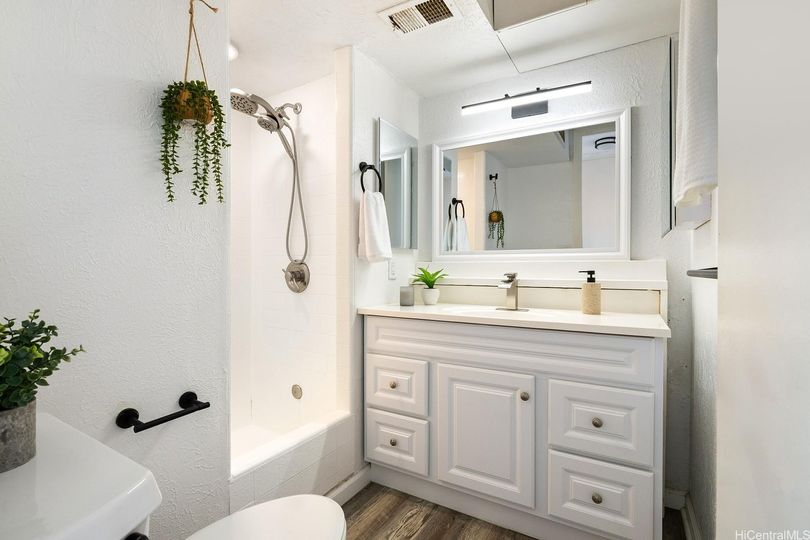 Hale O Kalani Towers condo # 801, Honolulu, Hawaii - photo 10 of 13