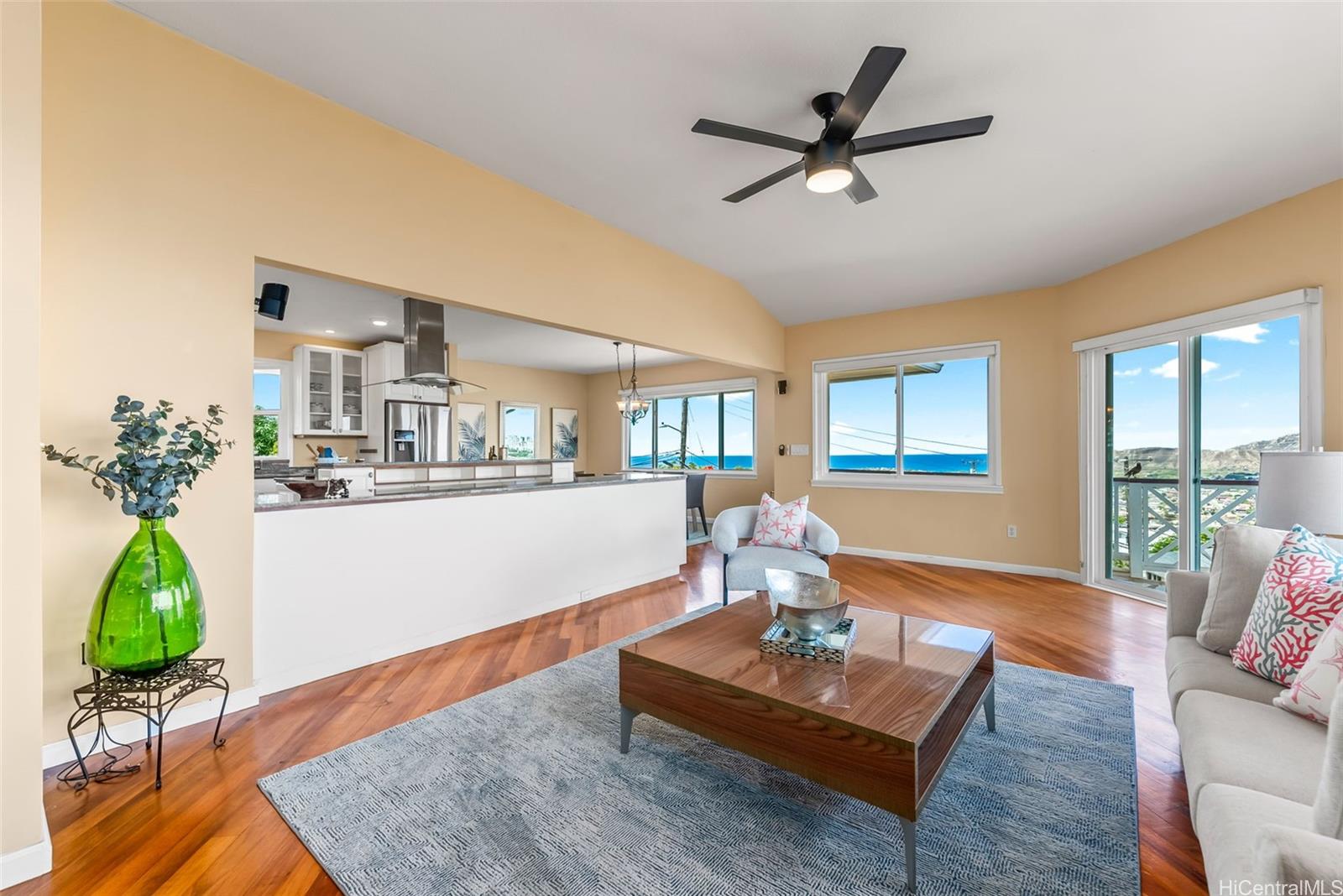 1703  Paula Drive Wilhelmina, Diamond Head home - photo 2 of 25