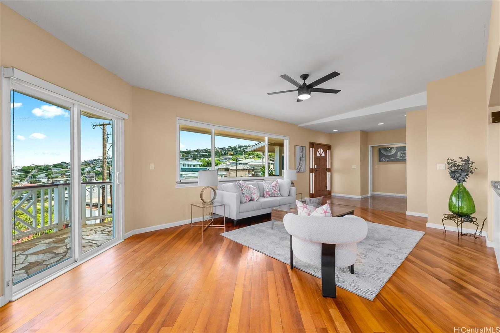 1703  Paula Drive Wilhelmina, Diamond Head home - photo 3 of 25