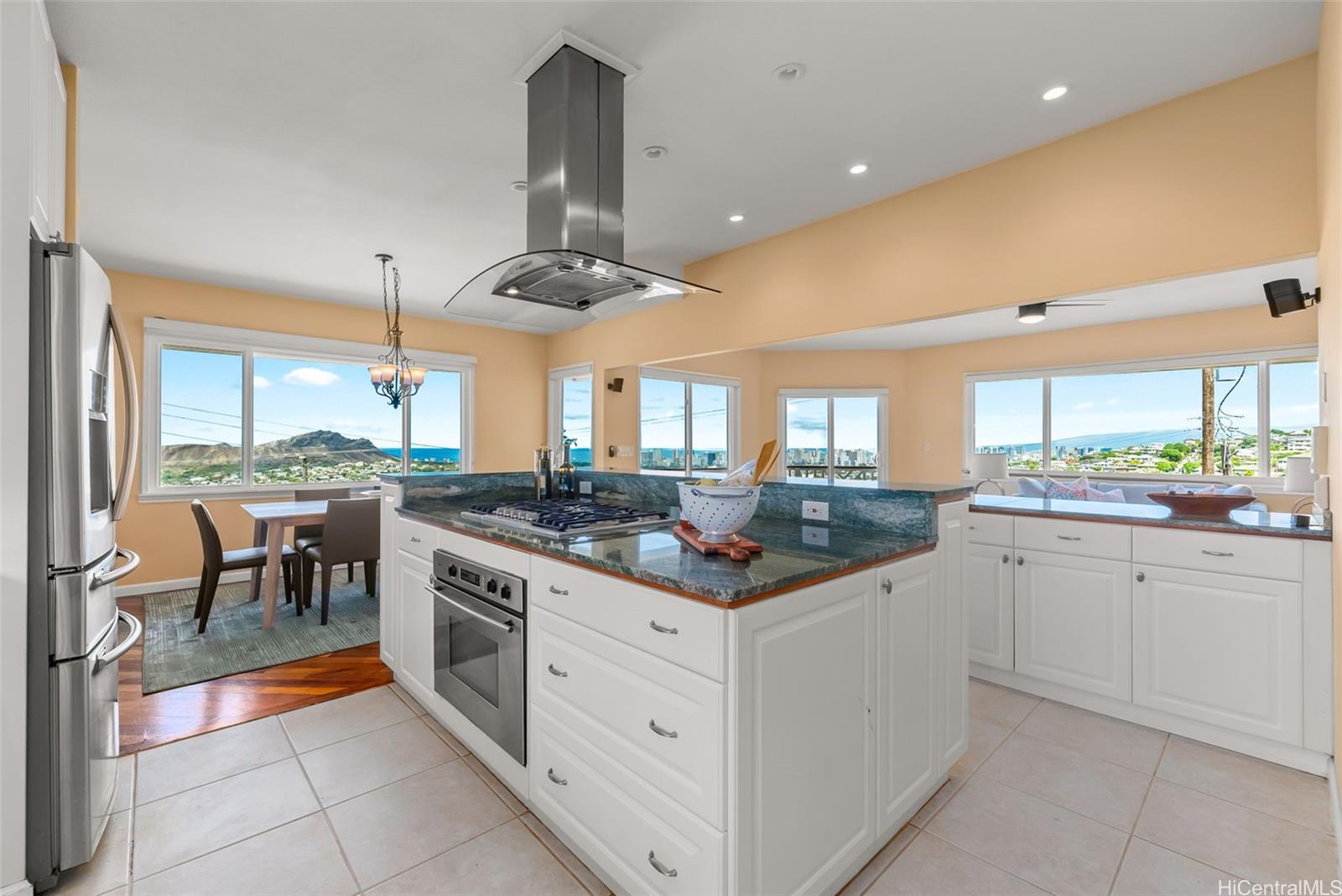 1703  Paula Drive Wilhelmina, Diamond Head home - photo 7 of 25
