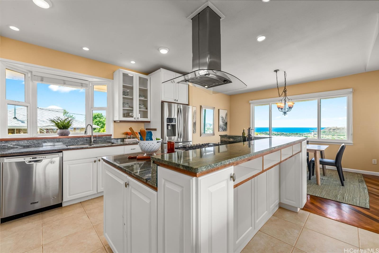 1703  Paula Drive Wilhelmina, Diamond Head home - photo 8 of 25