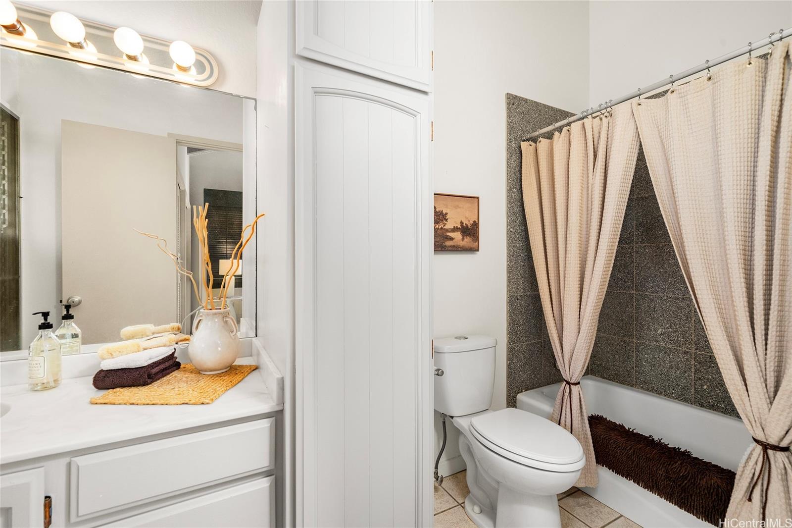 1708  Kumakani Loop Waialae Iki, Diamond Head home - photo 13 of 25