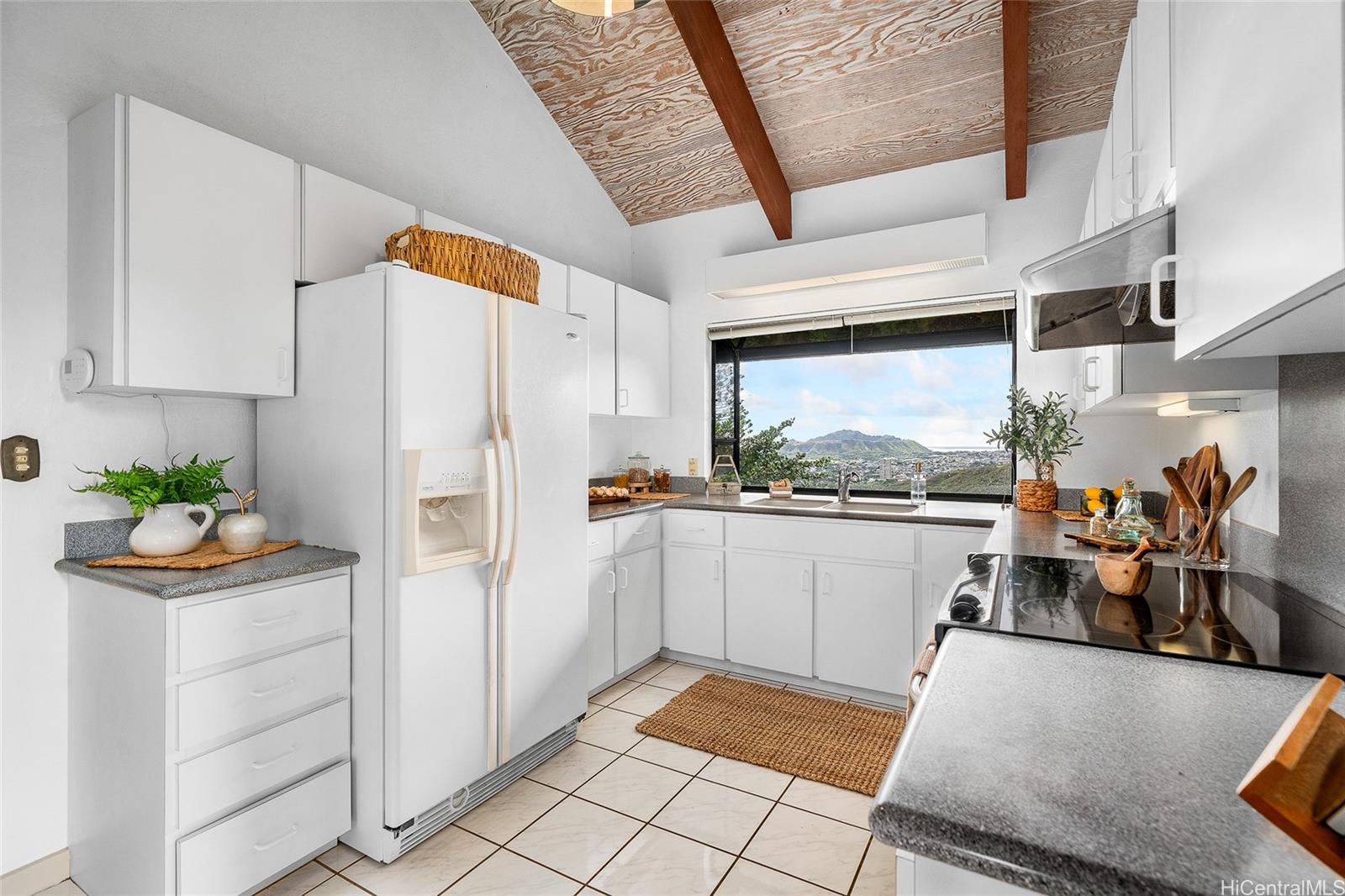 1708  Kumakani Loop Waialae Iki, Diamond Head home - photo 9 of 25